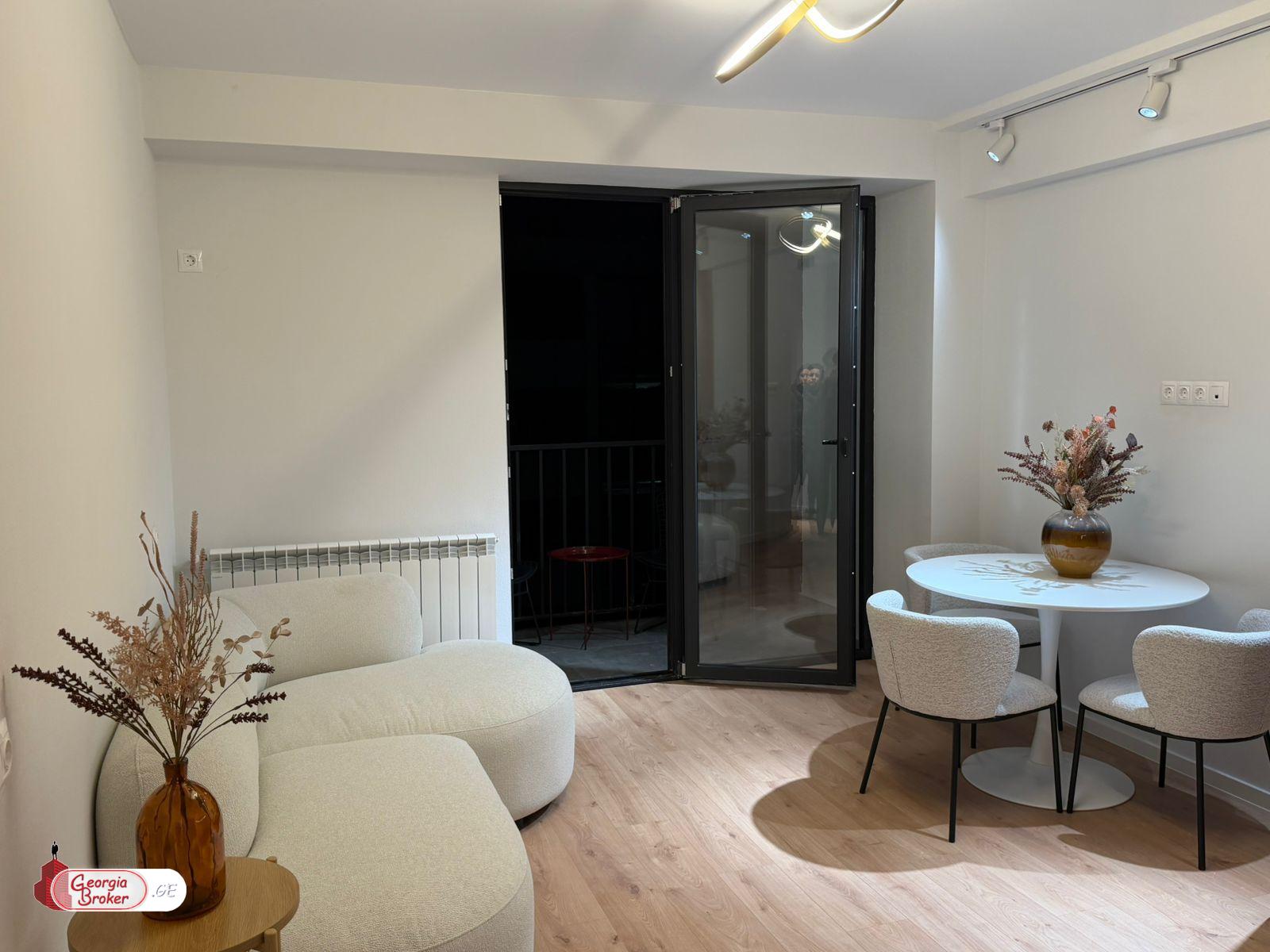 იყიდება ახალი გარემონტებული 3 ოთახიანი ბინა